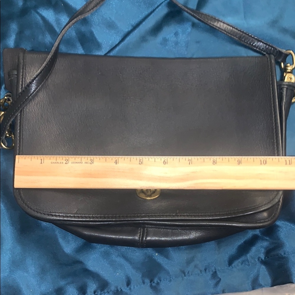 Black Leather VINTAGE COACH Shoulder Bag - Picture 5 of 11